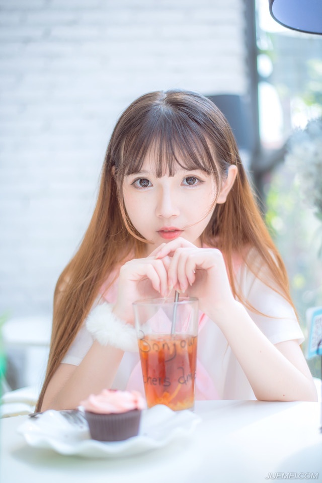 如果你对别人的苦难无动于衷，那么你就不配称为人。